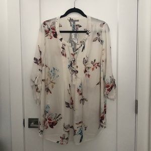 New beautiful DanielRainn floral off white blouse.